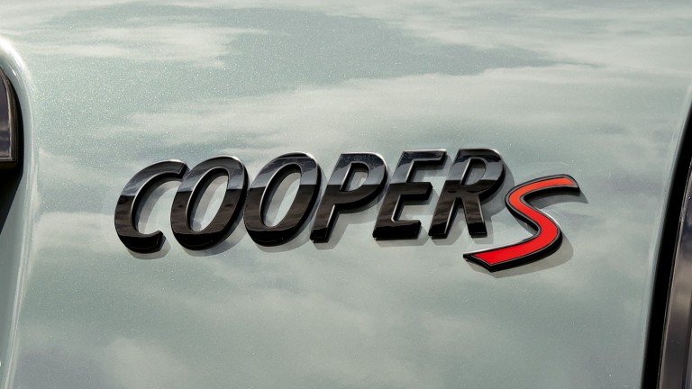 Novi MINI Countryman – Oznaka Cooper S – Piano Black